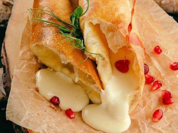 Chester Art Pub - Хачапури сыром моцарелла