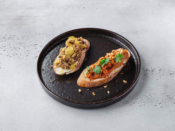 GARRY BAR - Брускетта с домашней аджикой и грибной икрой