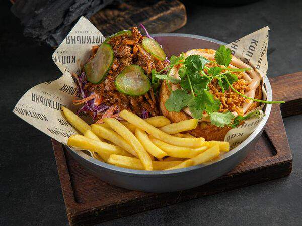 Коптильня - Бургер с говяжьей грудинкой