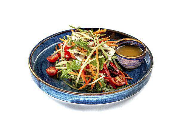 Веранда - Салат из свежих овощей с грибами