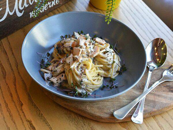 Pankoff Bakery - Паста с копченой курицей и шампиньонами