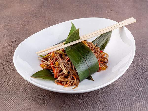 Fiolet - Гречневая лапша с овощами и соусом терияки