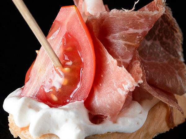 Мята Lounge - Тапас с пармой и сырным кремом