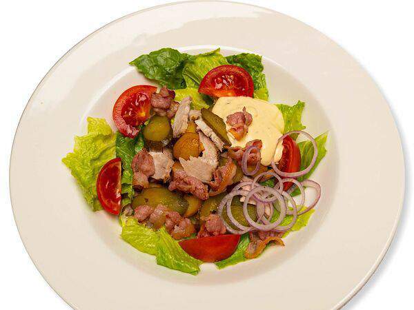 Мегаполис - Салат со cвинoй шейкой