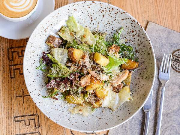 Coffee Cake - Салат с теплым молодым картофелем и цыпленком