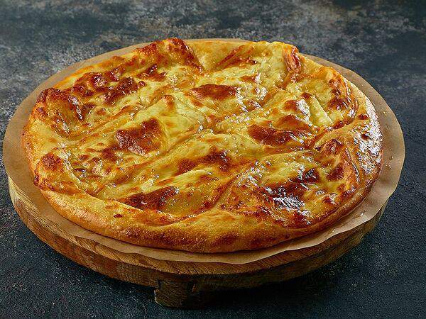 Двор Помидор - Хачапури с копченым сыром сулугуни