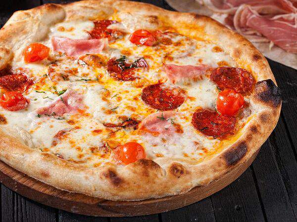 Луковка пиццерия Scrocchiarella - Пепперони с ветчиной