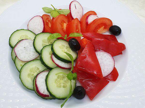 Васнецовъ - Тарелка свежих овощей