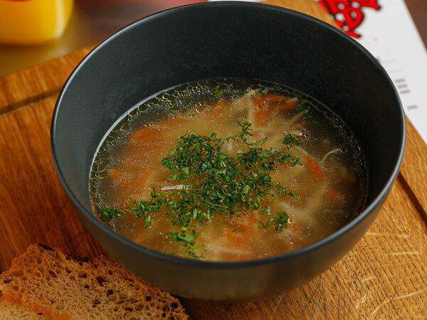 Moo Moo Burgers & Grill - Куриный суп с тостами