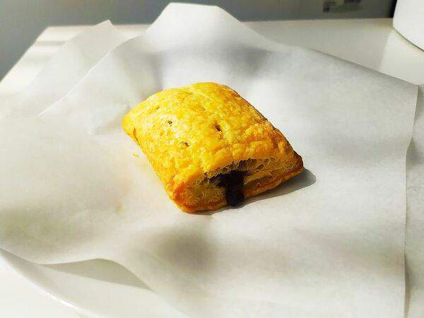 Саранхэ - Слойка с черносмородиновой начинкой