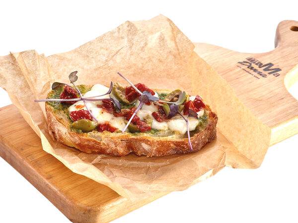 Mama Donna - Брускетта с сыром Моцарелла, вялеными томатами и соусом Песто