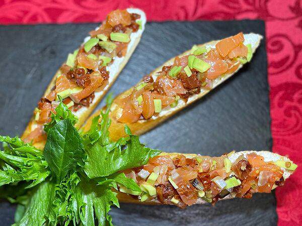 Кадриль - Брускетты с сёмгой и авокадо