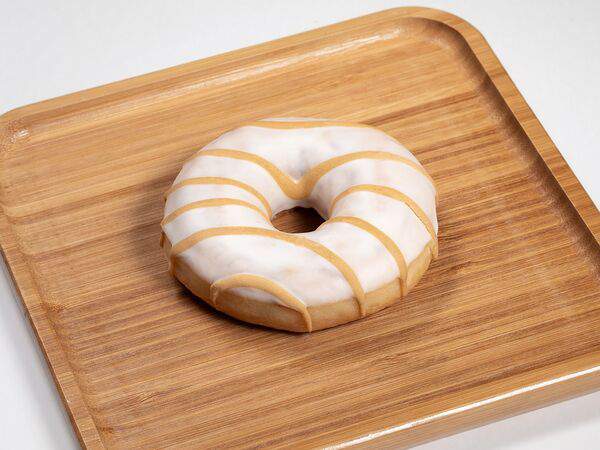 Baggins coffee - Пончик-донатс с карамельной начинкой и белой глазурью