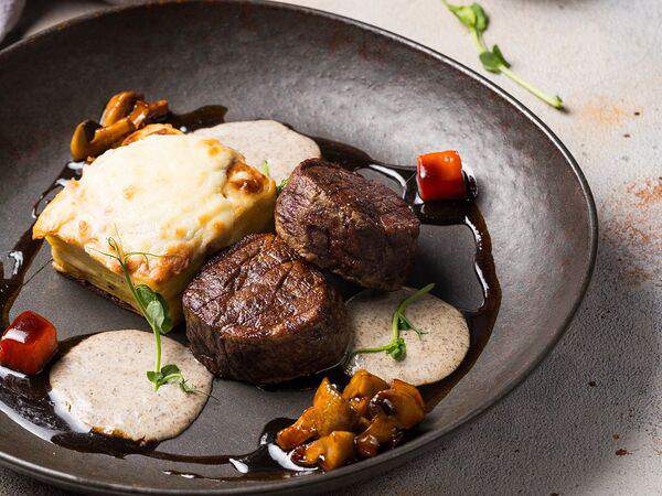 Chalet River Club - Говяжья вырезка с картофельным гратеном