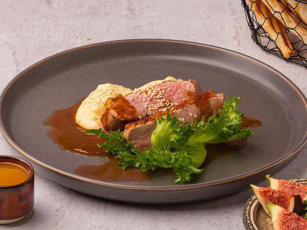 Сладкое дело - Говяжьи щечки с овощным демигласом и картофельными пюре