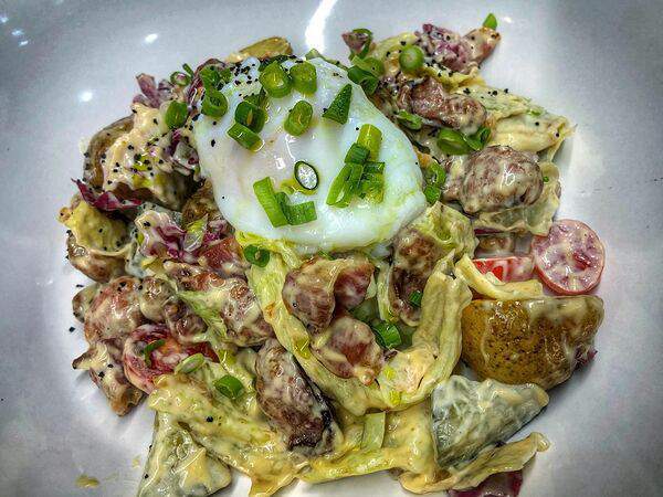 Сказка Skazka Печь & Гриль - Салат с охотничьими колбасками