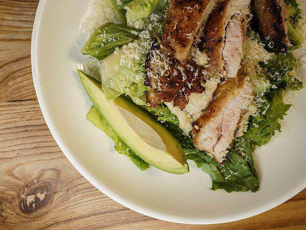 Tegridy Pizza - Романо с курицей и авокадо