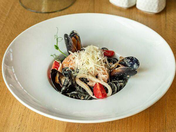 Победа - Спагетти с чернилами каракатицы и морепродуктами