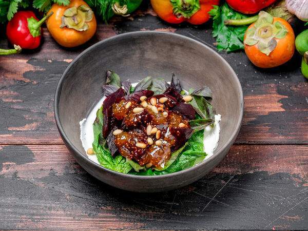 Джани Ресторани - Салат с печёной свеклой и сливочным сыром