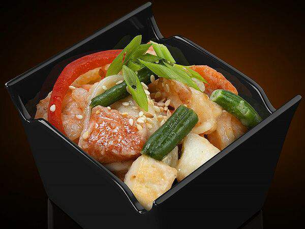 СУШИБОКС - Вок лосось, креветка, кальмар в устричном соусе