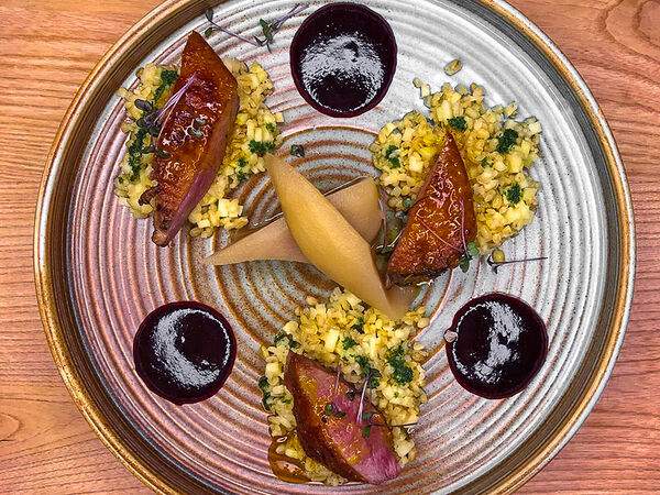 Голый Повар - Утиная грудка с соусом из черной смородины