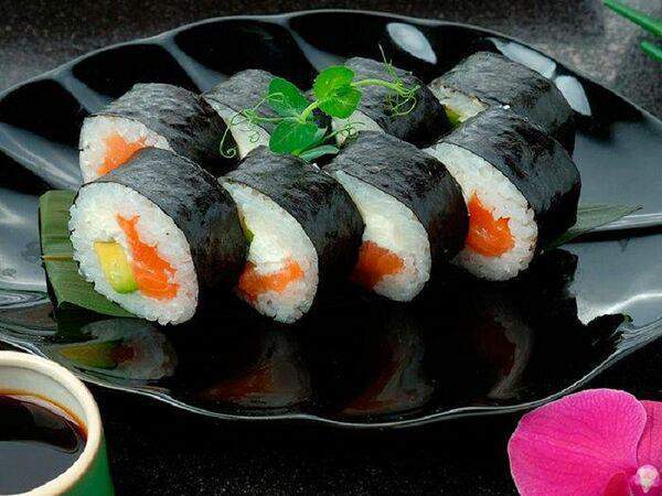 Chef Arts - Ролл Сяке авокадо маки