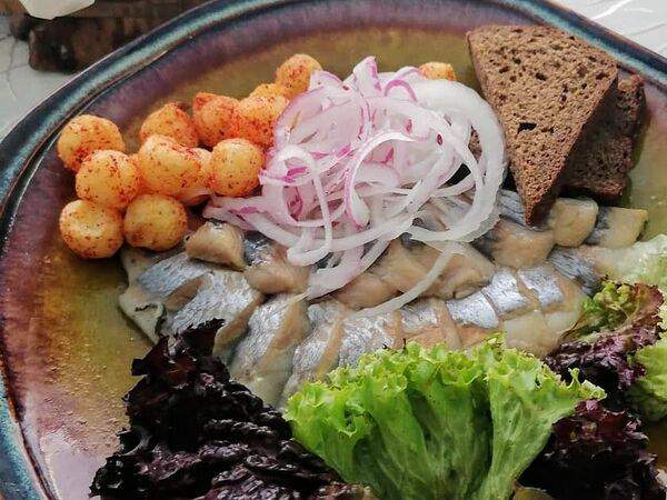 The Room - Сельдь с картофелем