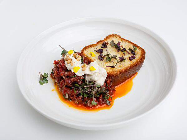 Глупый француз - Тартар из телятины с бриошью