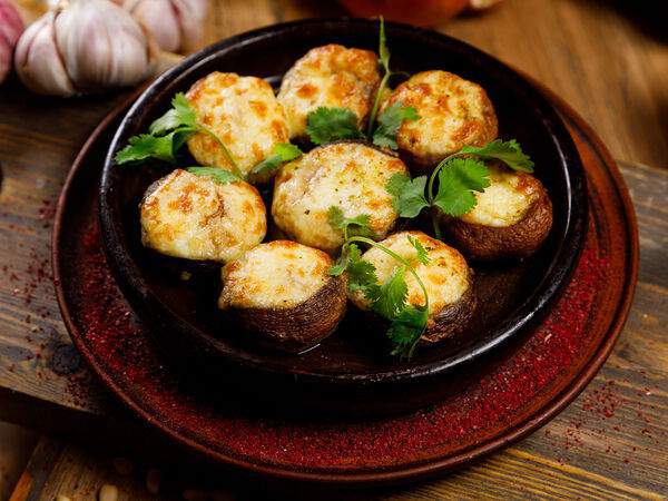 Мангал & гриль - Шампиньоны запеченные с сыром сулугуни