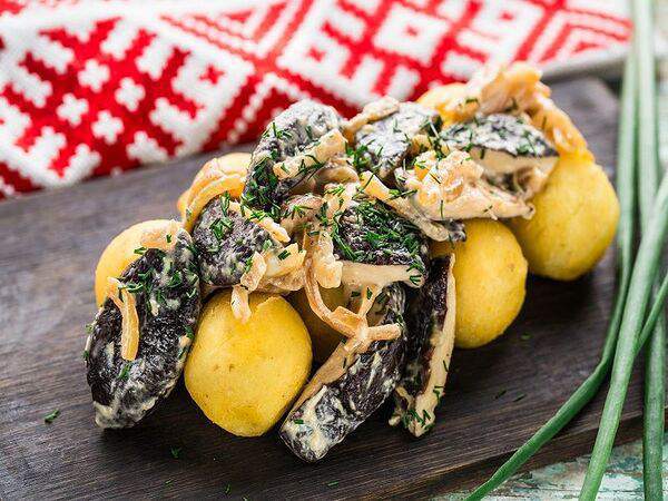 Суши хата - Клецки с грибной мачанкой