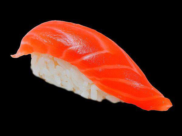 Pelican - Суши - нигири с копченым лососем