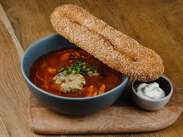 Sunny - Троянская солянка с булочкой симит