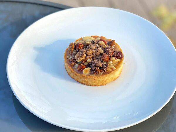 Нельзя - Тарт с орехами в карамели и тертым шоколадом