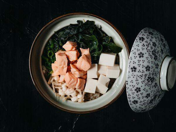 Koi sushi bar - Мисо суп с грибами и лососем