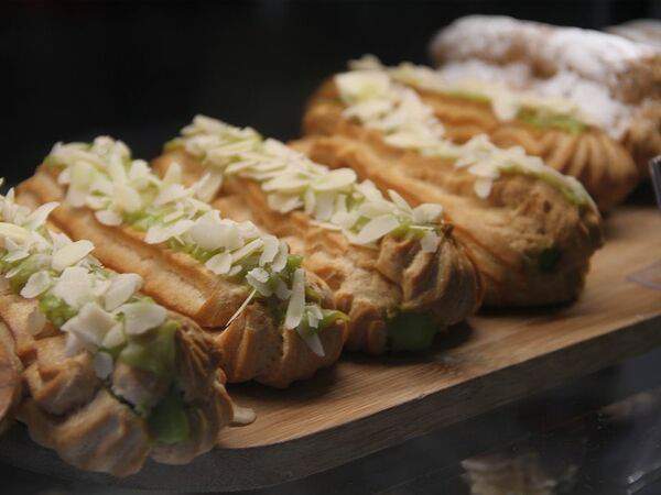 Свежее зерно - Эклер с фисташковым кремом