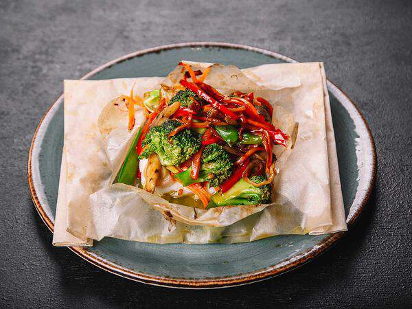 Krevetka Seafood - Филе трески с овощами а-ля папильот