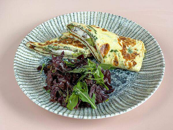 Food-n-Wood - Зеленый сливочный омлет с гуакамоле и беконом