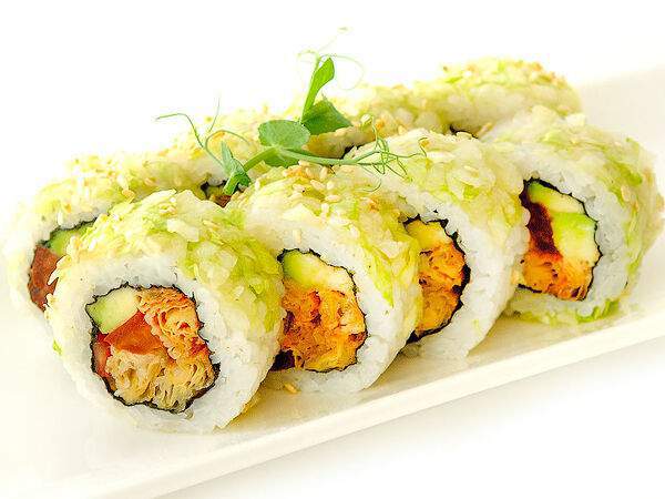 Fusion Sushi - Ролл с соевой спаржей и салатом Айсберг