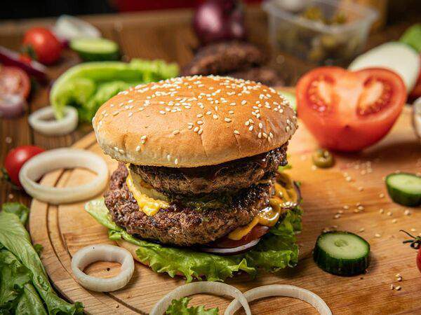 Bizon Grill Café - Двойной бургер Лицемер