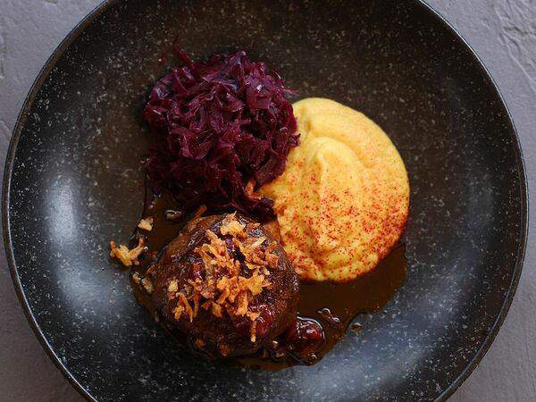 Ресторан 101 - Тендерлойн, пряная капуста, сливочный крем из яблок