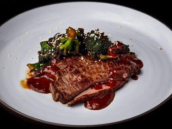 Кабуки - Говядина с брокколи и кунжутом