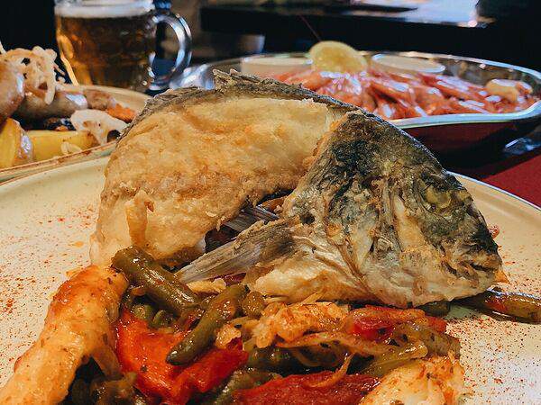 Вепрево колено - Дорадо в кисло-сладком соусе