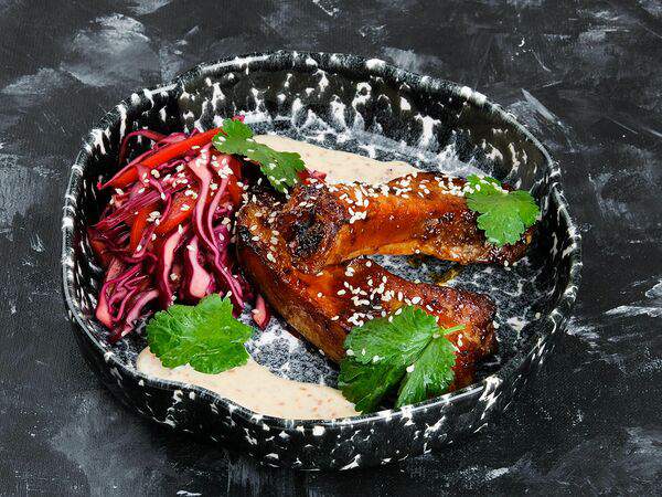 География - Свиные ребра BBQ с хрустящей капустой