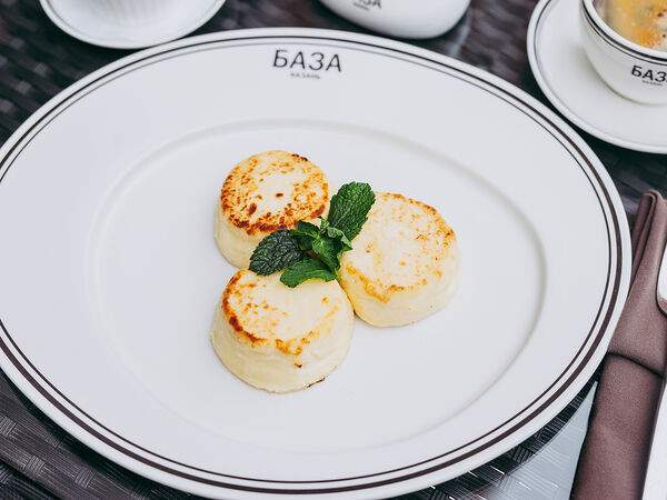 БАЗА - Сырники со сметаной