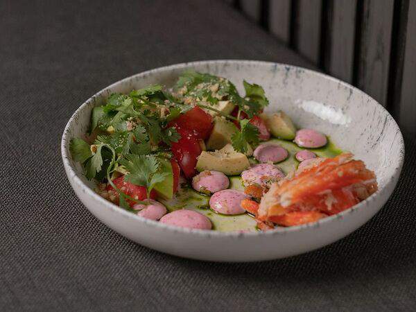 Сыроварня Чизерия - Салат с мясом краба, авокадо и тобико