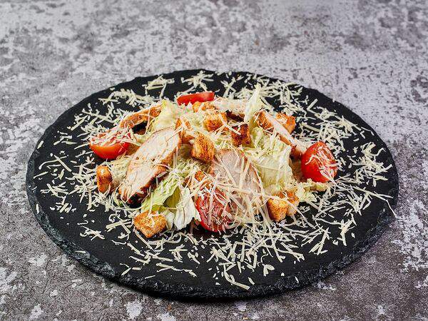 Grill House - Салат Цезарь с курицей