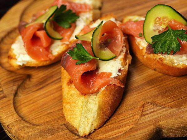 Harat's Irish Pub - Брускетта с лососем