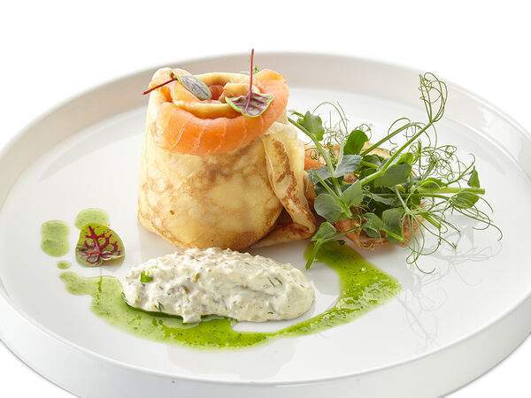 Пить кофе Кино - Блинчики с лососем и сливочным сыром