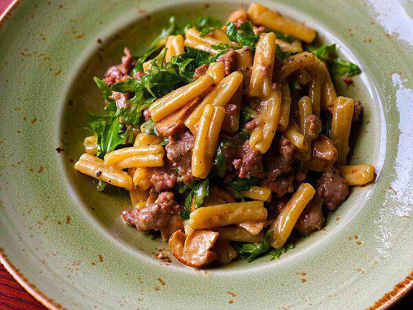 L'angolo Italiano - Казаречче с домашними колбасками, белыми грибами и рукколой