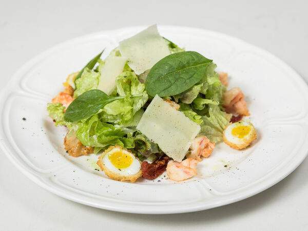 Negroni bar & enoteca - Салат Цезарь с томатами конфи и тигровыми креветками